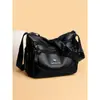 Bolso de mujer de mediana edad 2024 nuevo bolso de hombro Joker simple bolso de madre bolso de mensajero de moda casual una generación de cabello