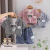 Conjunto de Verano para Niños 2026 Estilo Nuevo Camisa a Cuadros de Manga Corta para Niños Conjunto de Tres Piezas Ropa Moderna para Niños Bebés