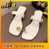 Sandalias Planas de Playa Wangping 2026 Verano Estilo Caliente Francés Nicho Sentido del Diseño Versátil Personalidad Chanclas de Dedo