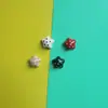 Atacado Pingentes 3D de Bolinhas e Estrelas de Cinco Pontas para Artesanato DIY Cola de Creme Capa de Celular Crocs Garrafa de Água Acessórios de Cabelo Combinando