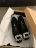 Sapatos femininos elegantes populares estilo francês com strass, novos para o outono de 2026, pretos, bico quadrado, confortáveis para o trabalho