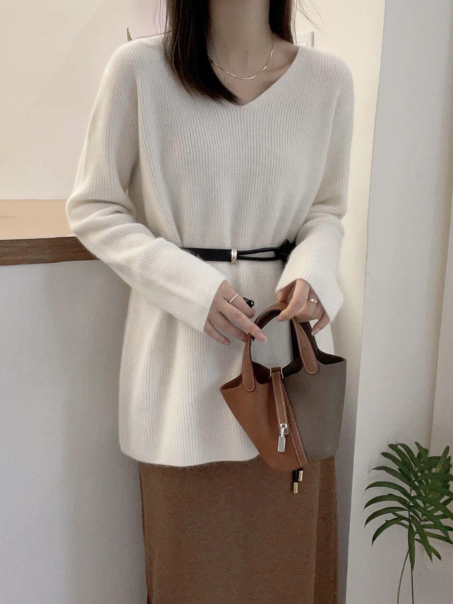 复制_v领中长款纯色羊毛衫女遮屁股秋冬季欧货高.jpg