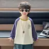 Q099 Camiseta de manga larga para niño, nuevo estilo primavera/otoño, capa interior de moda para bebés, algodón puro, top estiloso, sudadera