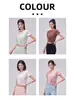Roupa de Yoga Feminina: Moda Irregular Manga Curta Secagem Rápida Leve Versátil Design Cruzado na Bainha Roupas para Corrida Secagem Rápida Fitness