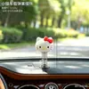 Adorno de cerdo de dibujos animados creativo para coche con resorte para aliviar el estrés, adecuado para el salpicadero del coche y la decoración de la ventana
