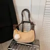 202 nuevo modelo de bolso de axila con un diseño elegante, bolso de ante tipo bollo de un solo hombro de alta gama, bolso de moda para mujer para el día a día