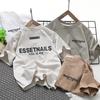 2026 Novo Modelo de Roupa Infantil Es Fábrica de Exportação Moda Camiseta 100% Algodão com Logo Grande na Frente e nas Costas, Qualidade de Exportação Manga Curta