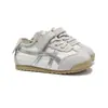 Sapatos de couro legítimo para bebê menina para primavera e outono de 2026, tênis respiráveis antiderrapantes para meninas, sapatos Forrest Gump, sapatos macios de sola macia para bebês caminharem