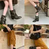 Fivela de cinto em couro, botas curtas western retrô plissadas para mulheres, botas com salto bloco, salto grosso, bico fino, botas de montaria, botas de calça