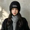 Otoño Invierno Estilo Americano Gorro de Lana Bordado con Letras Cálido para el Frío Gorro de Punto Versátil Estilo Coreano Moderno Unisex Estilo Pareja