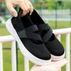 Nuevos zapatos de madre transpirables para primavera y verano, cómodos y frescos, zapatos cruzados para mujer, casuales, ensanchados, deportivos, para caminar y viajar