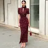 Estilo Novo Primavera e Verão 2026 Moda Europeia e Americana Transfronteiriça Vestido Floral para Mulheres, Vestido Longo de Alto Padrão com Decote em V Profundo e Temperamento Elegante