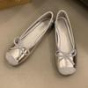 Elegantes Zapatos Planos de Noche Estilo Francés Pequeños Rojos Zapatos Individuales Zapatos de Mujer 2025 Primavera y Otoño Suela Blanda Zapatos de Ballet Plateados