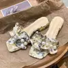 Primeiro Encontro Estilo Fada Pérola Salto Grosso Chinelos Feminino Verão Moda Exterior 2026 Novos Chinelos de Dedo Baixo