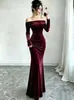 2026 Novo Outono-Inverno Transfronteiriço Vestido Longo Bodycon Dourado de Veludo Off-Shoulder Elegante para Mulheres