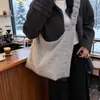 Bolsa Tote de Pelúcia Estilo Coreano Preguiçoso para Trabalho Feminina Nova Coleção Outono/Inverno 2025 Grande Capacidade Versátil de Ombro ou Axila