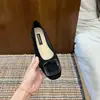 Novos Sapatos de Ballet Femininos Versáteis para o Trabalho, Estilo Vintage Outono 2026, Fivela Quadrada, Salto Baixo, Sola Macia