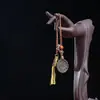 Colgante Redondo de Metal Retro Tibetano Amuletos Patrones del Zodiaco Grabados Borlas de Hilo de Colores Colgante para Llavero Tejido a Mano