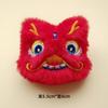 Año Nuevo Moda Nacional Dibujos Animados Peluche León Despertador Muñeca DIY Broche Pantuflas Bufanda Sombrero Accesorios para Funda de Teléfono Móvil