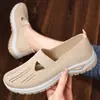 Zapatos de Mujer Verano Transfronterizo Talla Grande Transpirables Zapatos de Tela de Pekín Antiguo Cómodos Ligeros Zapatos Casuales Zapatos de Madre de Mediana Edad y Anciana Venta al por Mayor