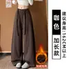 Pantalones deportivos marrones de dobladillo curvo para mujer, nuevo estilo otoño e invierno 2026, corte holgado, para figura de pera, pierna ancha, pantalones de chándal casuales con forro de polar