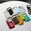 El diseño del sofá con estampado de lunares es adecuado para fundas de teléfono iPhone 16 Pro Max, y es un diseño nuevo y minimalista para la serie Apple 17, con una carcasa rígida.