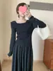 Dulce y elegante top de un solo hombro tipo dos piezas falsas, estilo lady, nueva versión coreana de otoño, suéter de punto versátil ajustado en azul