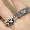 Diseño retro, nuevo anillo de circonita cúbica envejecida para mujer, diseño de cruz ancha, estilo resistente, versátil, de alta gama, nicho, anillo abierto
