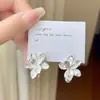 Pendientes florales vintage exquisitos franceses con un toque de alta gama, pendientes tridimensionales de flor de estrella brillantes, diseño de nicho, pendientes de alta gama para mujer