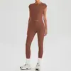 Conjunto de Sutiã Esportivo de Manga Curta com Gola Halter e Bolso para Corrida e Yoga Calça Longa e Curta para Mulheres