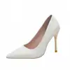 Moda Estilo Europeu e Americano Simples Elegante Salto Agulha Boca Rasa Bico Fino Sexy Slim Sapatos Femininos Salto Alto para Trabalho Tamanho Grande
