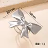 Nuevo anillo de acero inoxidable transfronterizo, moderno y único anillo de mariposa prensado en aceite para mujer, anillo de diseño geométrico que no se decolora