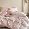 Estilo sencillo, juego de cuatro piezas 100% algodón con bonito bordado, funda de edredón de algodón puro, tamaño 1.8m, apto para todas las estaciones, juego de cama de tres piezas para dormitorios de estudiantes