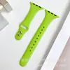 Pulseira de Silicone de Cor Sólida com Tachas Duplas para Cintura Fina Adequada para Apple Watch Séries 9, 10, S11, iWatch Ultra