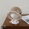 Bonito gorro de punto para bebé con borde ondulado, dulce diseño de fresa, gorro para bebé que cubre las orejas para otoño e invierno, con forro y estilo para poner