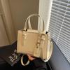 Bolsas Tendência Transfronteiriças para Mulheres Este Ano, Versátil para Outono e Inverno, Nova Bolsa Transversal Casual 2026, Bolsa de Mão Simples, Bolsa Quadrada Pequena