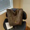 Nova Bolsa de Lona de Ombro Único Estilo Preguiçoso 2026 Grande Capacidade Estampa de Leopardo Moda Bolsa Tote Simples para Ir ao Trabalho Casual Bolsa Feminina