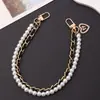 Bolso de Muñeca de Cuero con Perlas de Cinco Eslabones Estilo Chanel, Colgante para Funda de Teléfono, Accesorio de Cadena para Mano