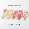 Gran Precio de VentaCalcetines para Bebé Primavera, Otoño, Invierno Estilos Nuevos Fabricante Mayorista Estilo de Dibujos Animados Lindo Fruta Animal Productos para Bebé Clase A