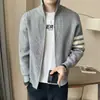 Novedad Otoño/Invierno 2026 Suéter de Punto para Hombre con Cuello Alto, Cremallera y Bloques de Color, Cárdigan de Punto Moderno Ajustado, Ropa de Abrigo, Moda para Hombre