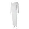 Roupas de inverno femininas transfronteiriças europeias e americanas da Amazon: vestido de cor sólida, com decote assimétrico, de manga comprida, moderno, elegante e que realça a silhueta, com fenda, atacado