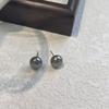Aretes de botón de perla gris plateado de aguja de plata s925 para mujer, diseño de nicho único, aretes de botón de personalidad, aretes pequeños que combinan con todo