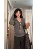 Estilo descontraído e suave, suéter de tricô feminino com gola virada, nova coleção outono/inverno 2026, design de inspiração coreana, caimento casual e valorizador, suéter abotoado