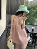 Vestido Sem Mangas Rosa Estilo Suave e Doce Design Simples para Mulheres Verão Fresco e Rejuvenescedor Saia Botão de Flor Curta Tendência