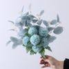 Decoración del hogar con simulación de viento, hojas de eucalipto, bolas, crisantemos, ramo, jarrón, arreglo floral, adornos florales falsos, flores de simulación al por mayor