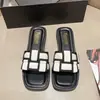 Nuevas Sandalias Planas y Pantuflas Estilo Francés Retro Primavera/Verano 2024 Moda Femenina Versátiles Sandalias y Pantuflas Romanas de Playa Puffin