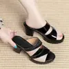 Sapatos Plataforma Impermeáveis de Solado Grosso Estilo Mãe para Comércio Exterior Europeu e Americano, Sandálias Femininas Slip-On, Sandálias de Salto Alto Peep-Toe, Verão Feminino Atacado