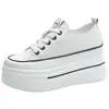 Zapatos Blancos Antideslizantes de Suela Gruesa que Aumentan la Altura para Mujer 2025 Verano Nuevo Estilo Versátiles Ins de Suela Suave Zapatos Casuales