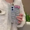 Funda de Teléfono de Alta Gama para Niña Estilo Nuevo con Diseño Completo de Gato Kt, Moño Pequeño y Adorno Completo de Diamantes, Adecuada para Apple 15 Pro Max