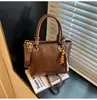 Bolso Pequeño Retro Color Marrón Maillard para Mujer 2025 Otoño Popular Diario de Aspecto Atractivo Moda Bolso Mensajero Bolso Cubo